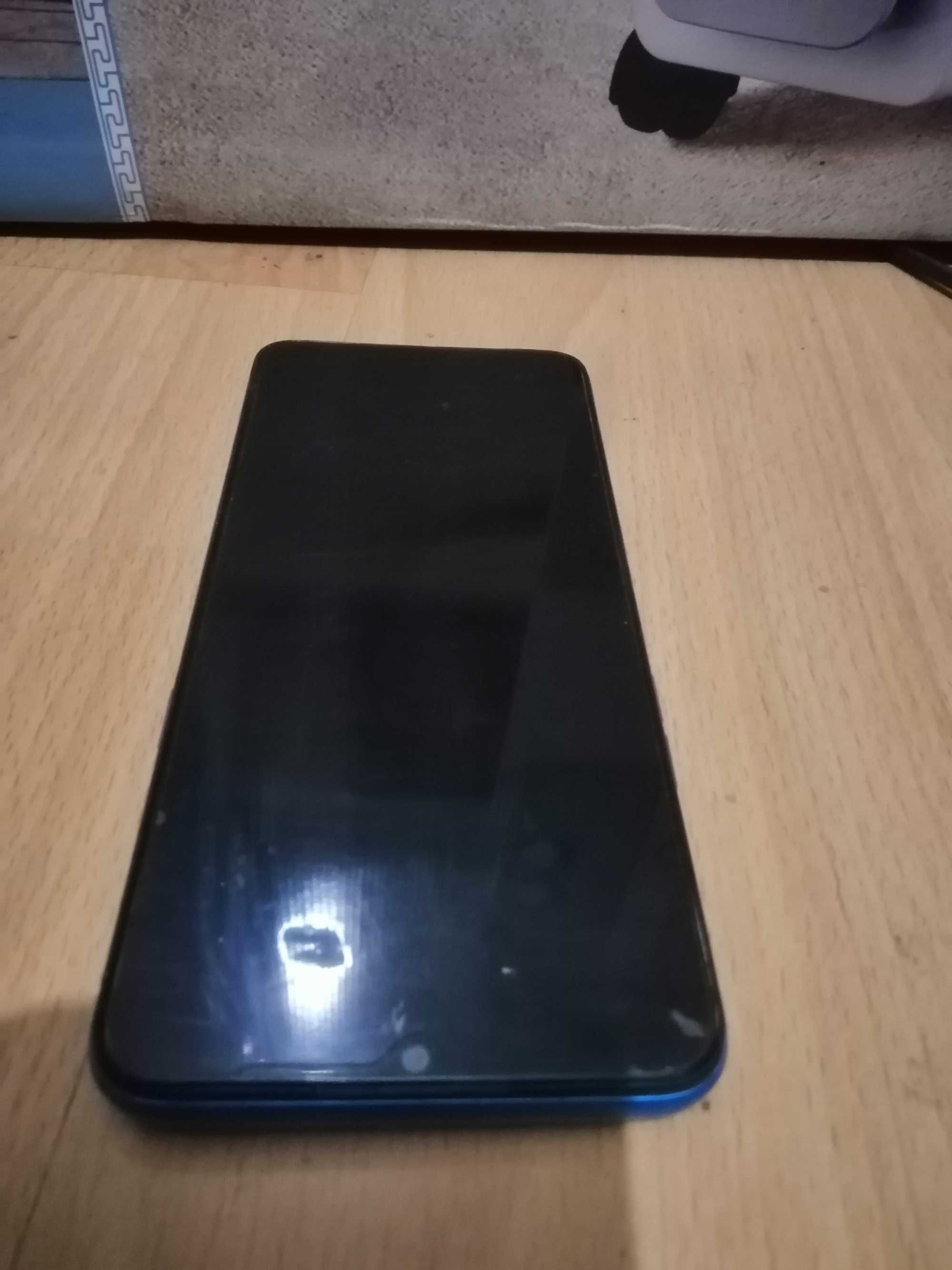 Realme C3  3/64 ГБ цена 2800 майже новий,
