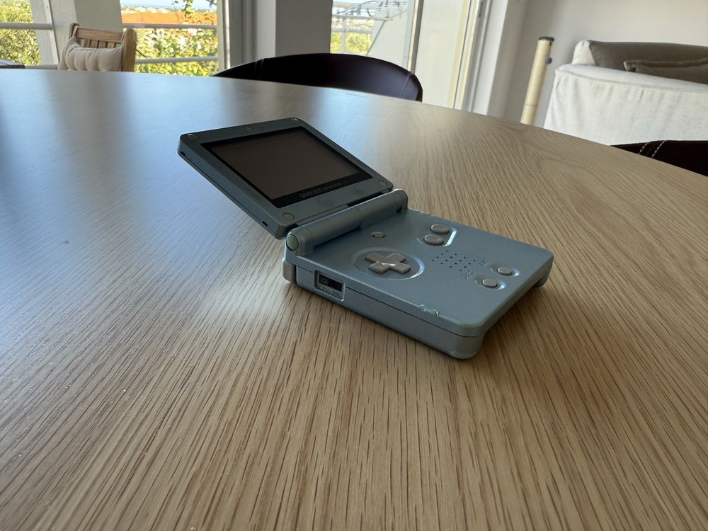 Nintendo Game Boy Advance SP