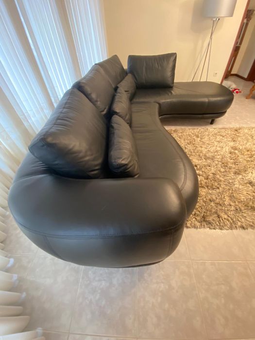 Sofa em couro preto