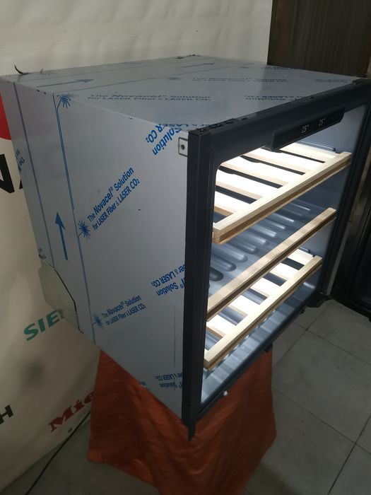 Вбудована шафа для вина Smeg CVI629NR3