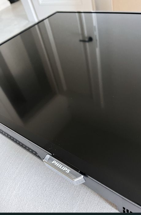 Phillips 40 cali 4K Ultra HD Smart TV, Android Tv, Google Play Store,