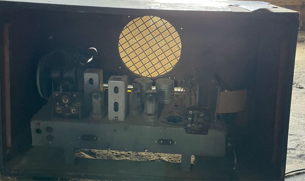 Zabytkowe radio stolica