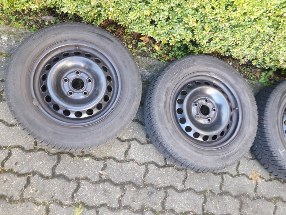 4 koła zimowe vw golf 195/65 R15 plus kołpaki
