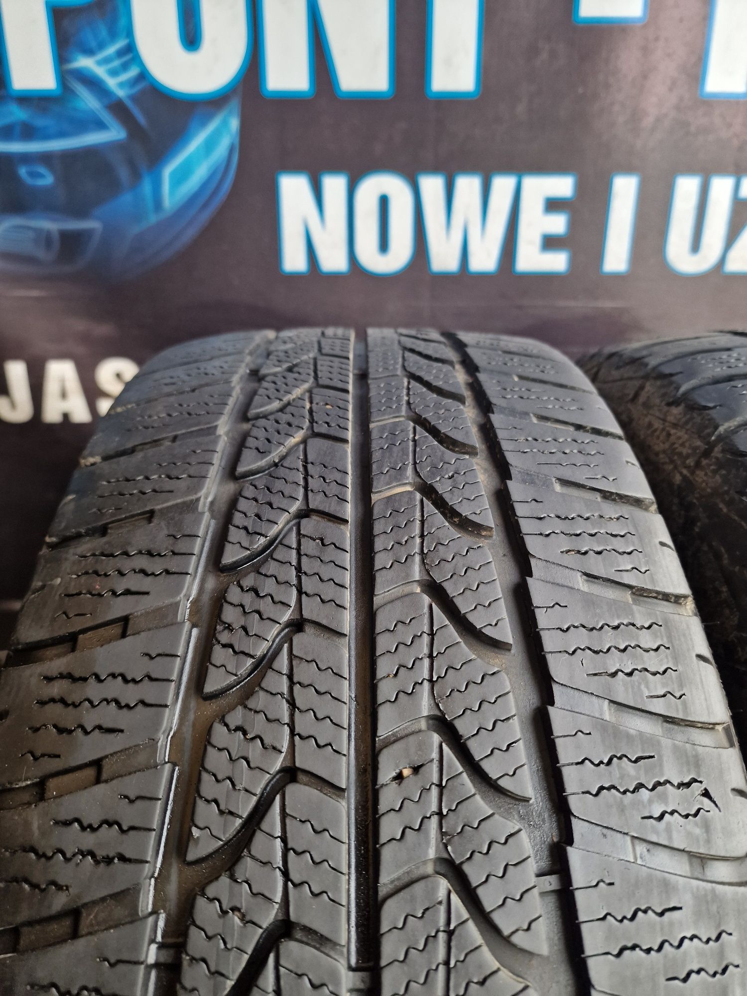 Opony zimowe 225/55/17 Goodyear wzmacniane Para 6.8mm