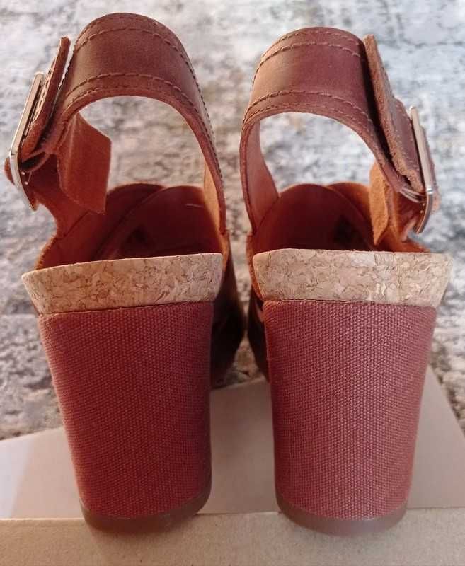 Nowe skórzane sandały na koturrnie Clarks r.38 -38,5