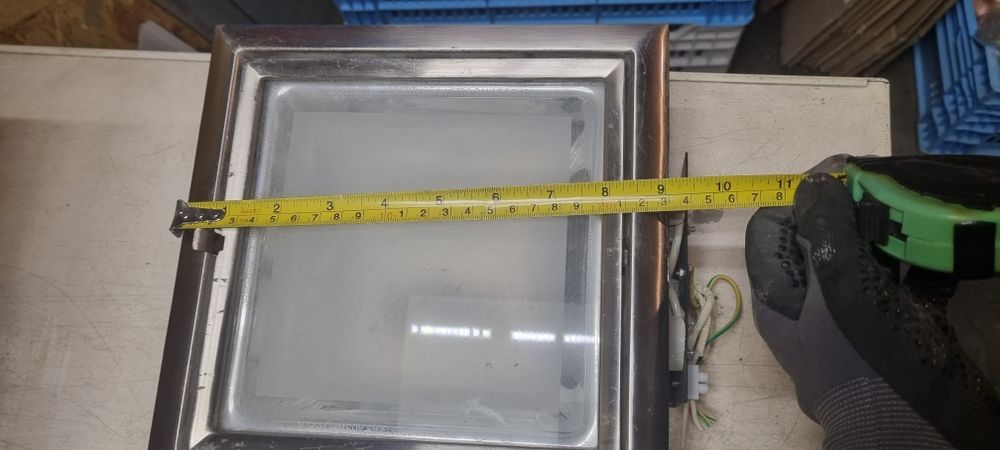 Лампи в потолок, плафони