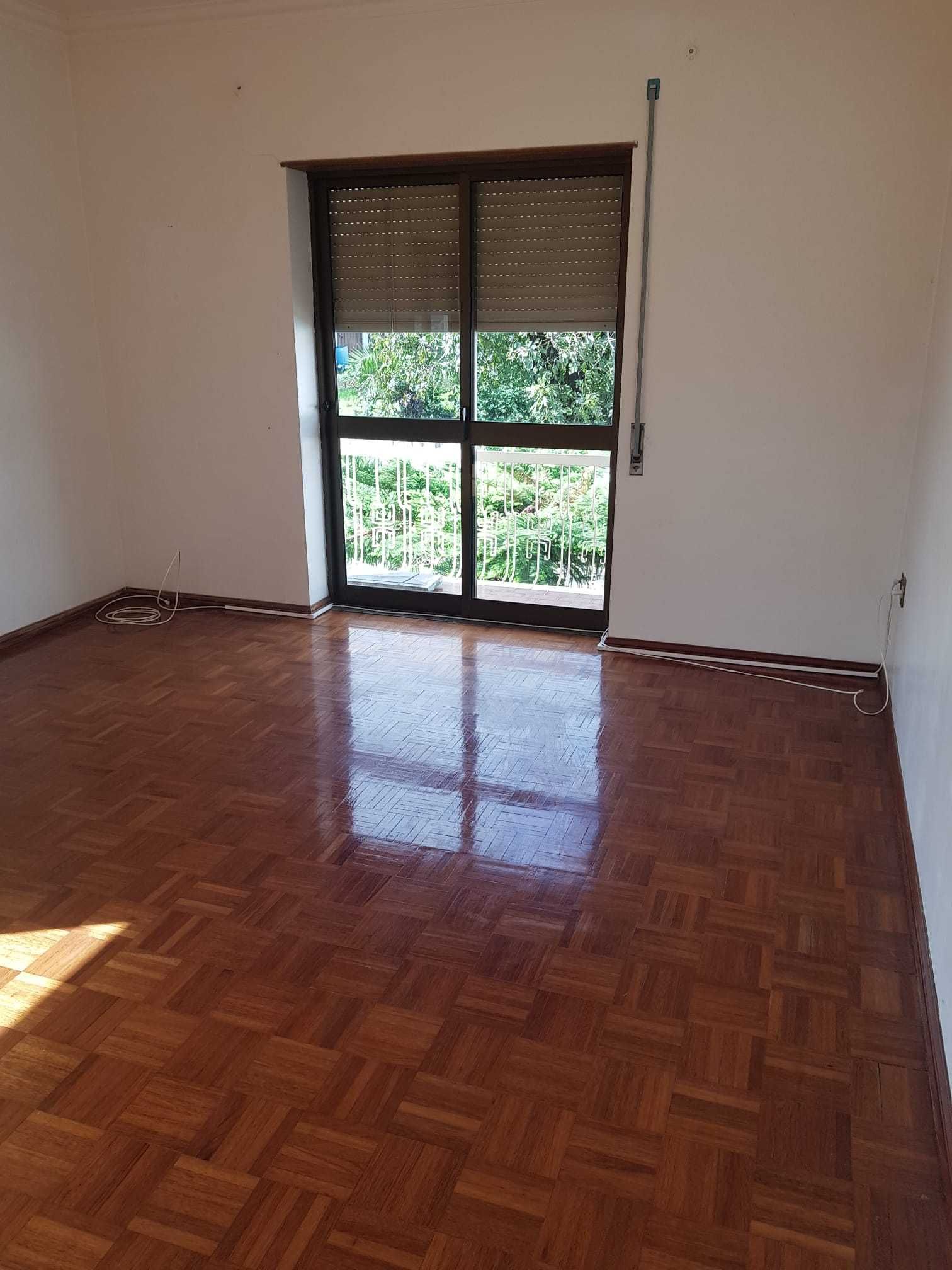 Vivenda T2 - 120M2 ( apenas 1 andar )