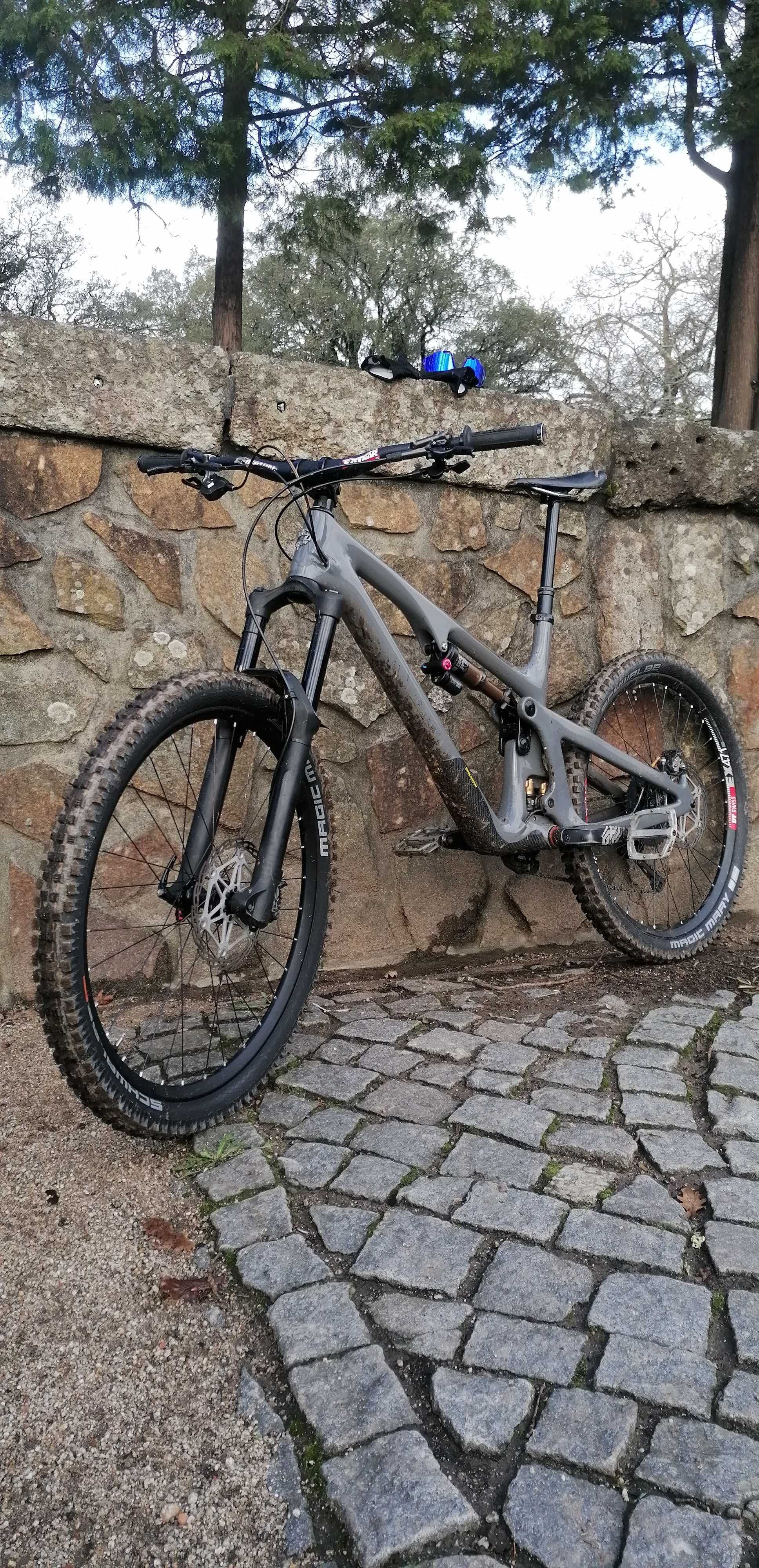 Bicicleta Enduro Yeti SB140