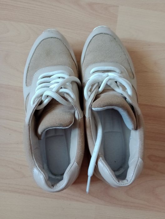 Кросівки для підлітків