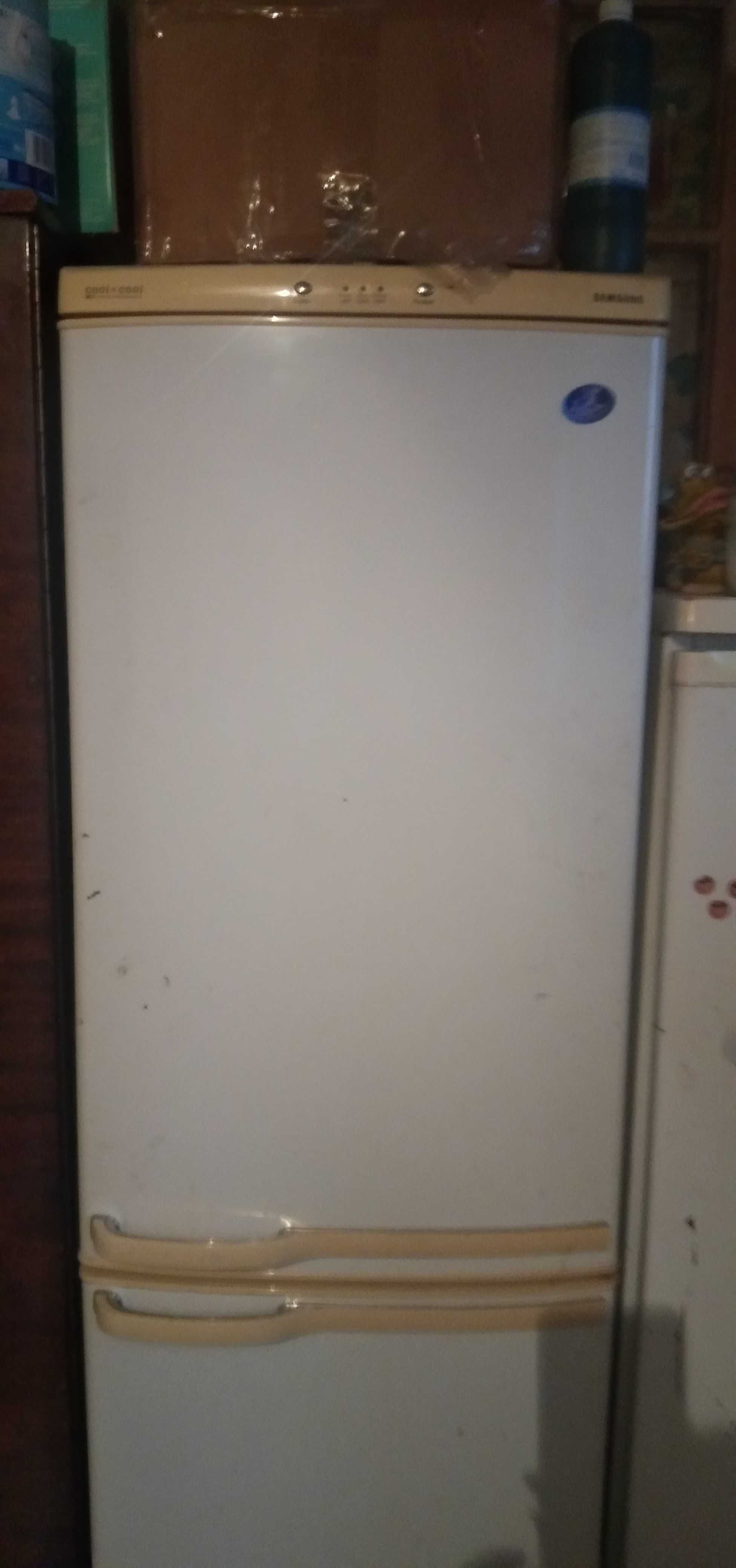 Продам холодильник Самсунг под ремонт или запчасти