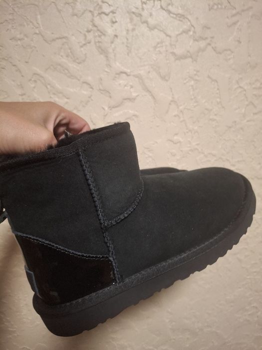 Уггі, ugg 37 розмір,  лакова вставка, 23 смсм