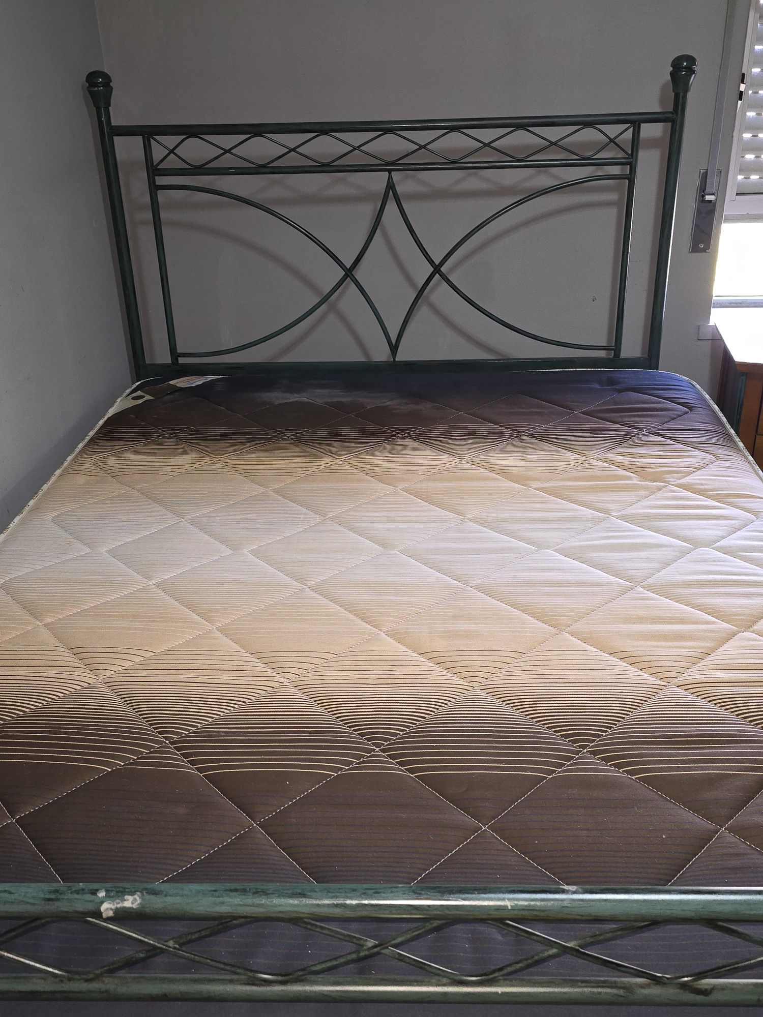 Vendo cama de ferro