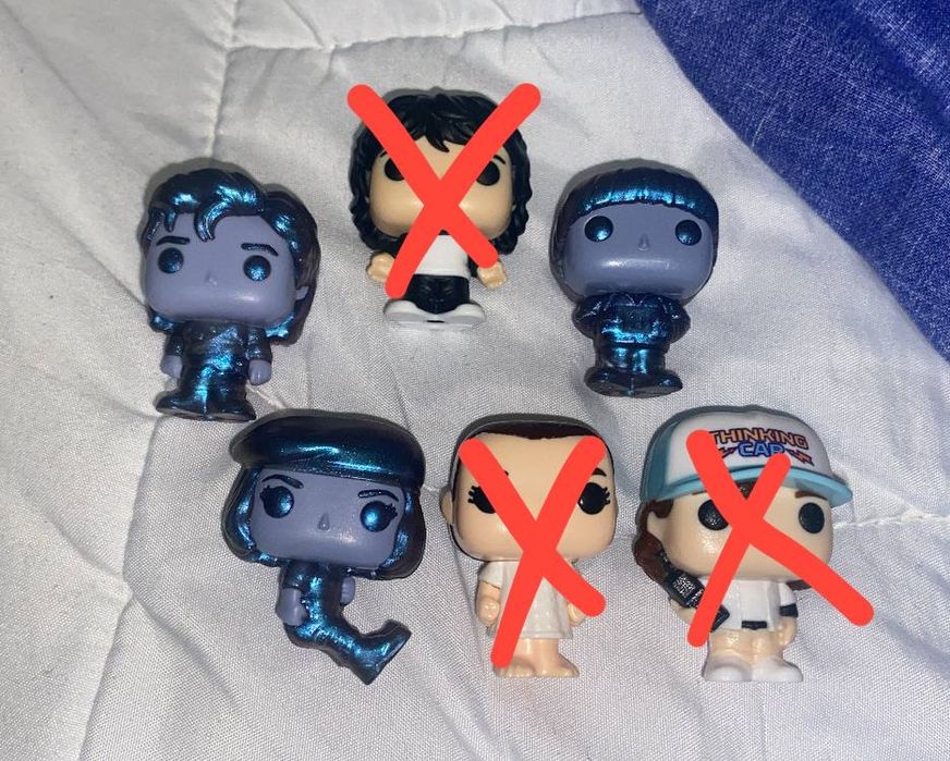 Продам фигурки очень странные дела