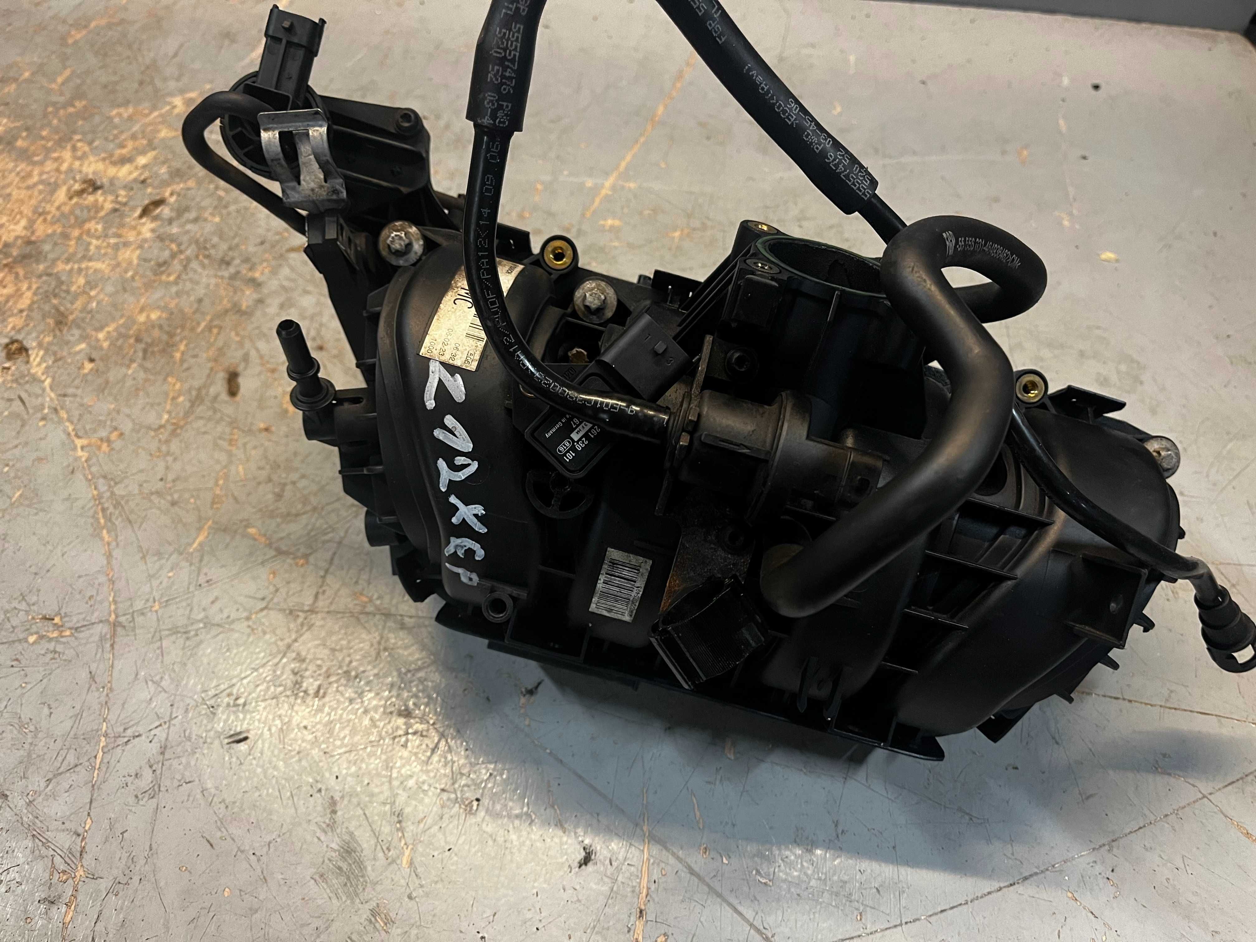 992D Kolektor Ssący Opel Corsa D 1.2B Z12XEP Stan BDB