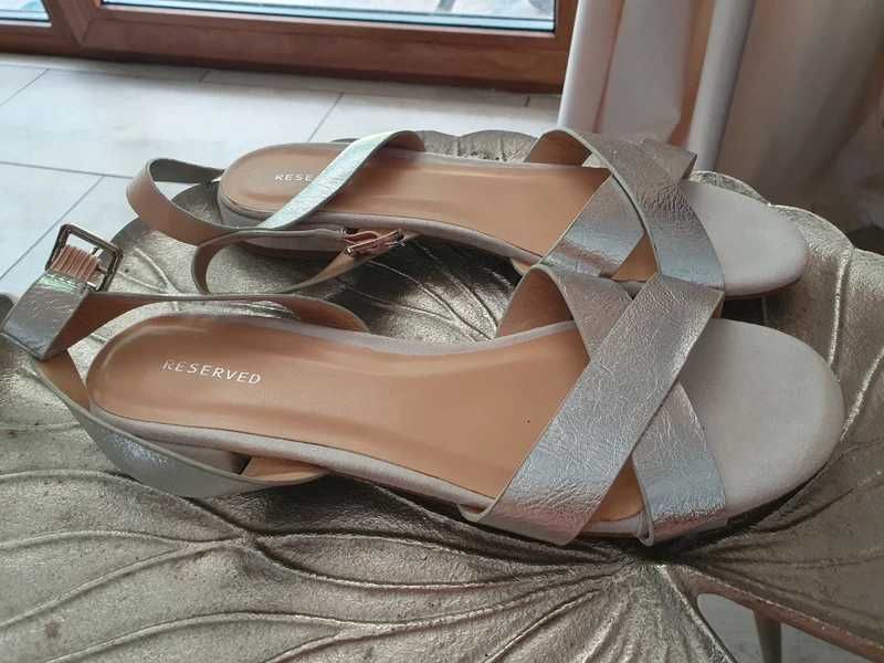 Sandałki srebrne Reserved