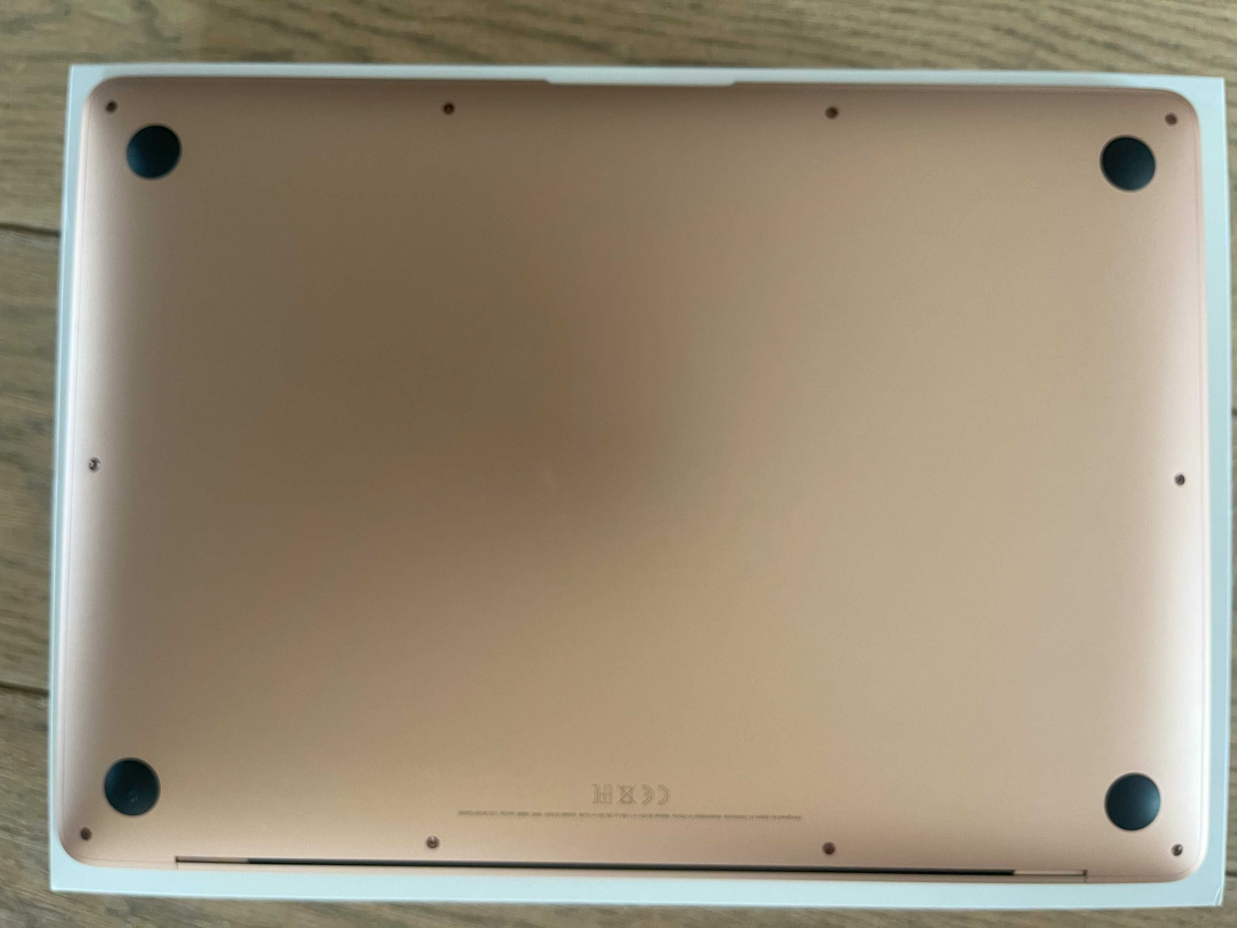 Apple macBook Air 13 8CPU 8GB RAM 256GB SSD jak nowy 19cykli