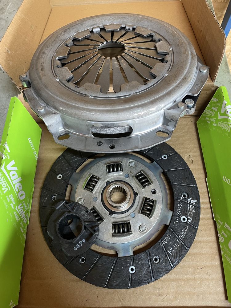Новый комплект сцепления Valeo 821071