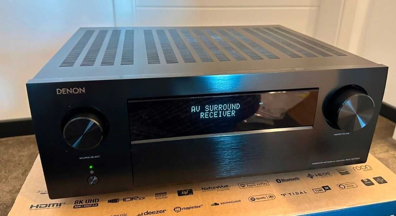 Amplituner Denon AVC-X4700H.