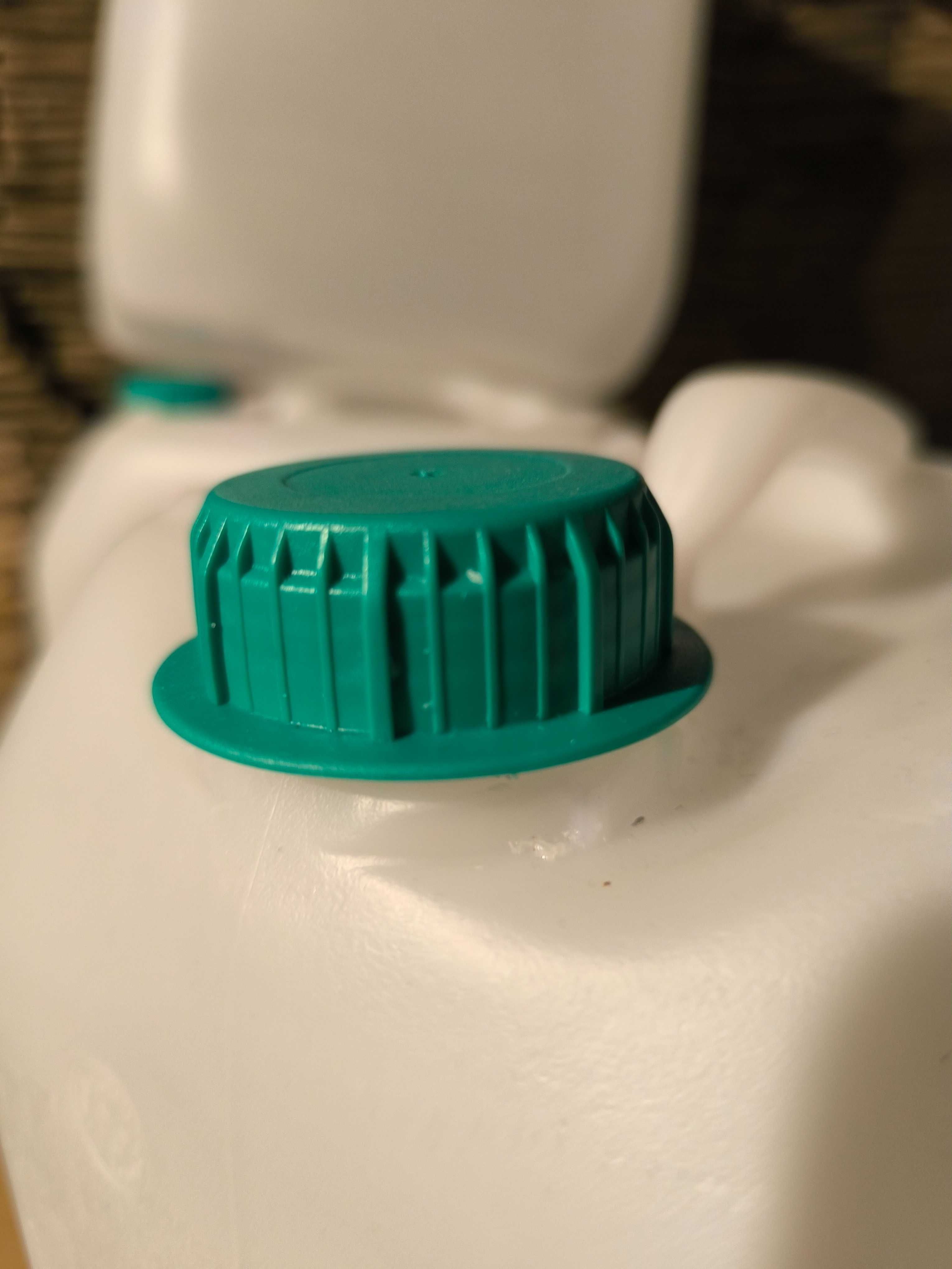 Bańki kanistry beczki plastikowe zbiornik pojemnik baniak karnister