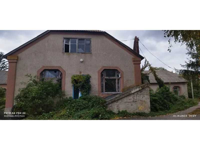 Адміністративна будівля, 977 кв. м, сел. Драбів, вул.Володимирська, 6