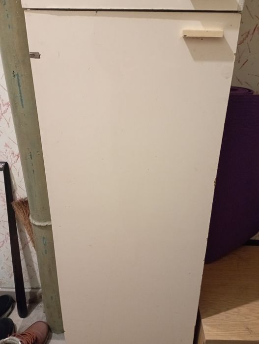 Пенал для кухі, состоящий из трех частей плюс тумба.Самовивіз