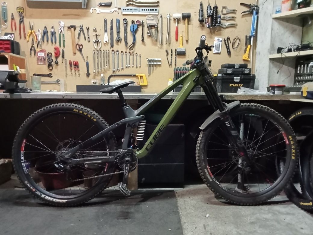 Cube SL 215 em carbono