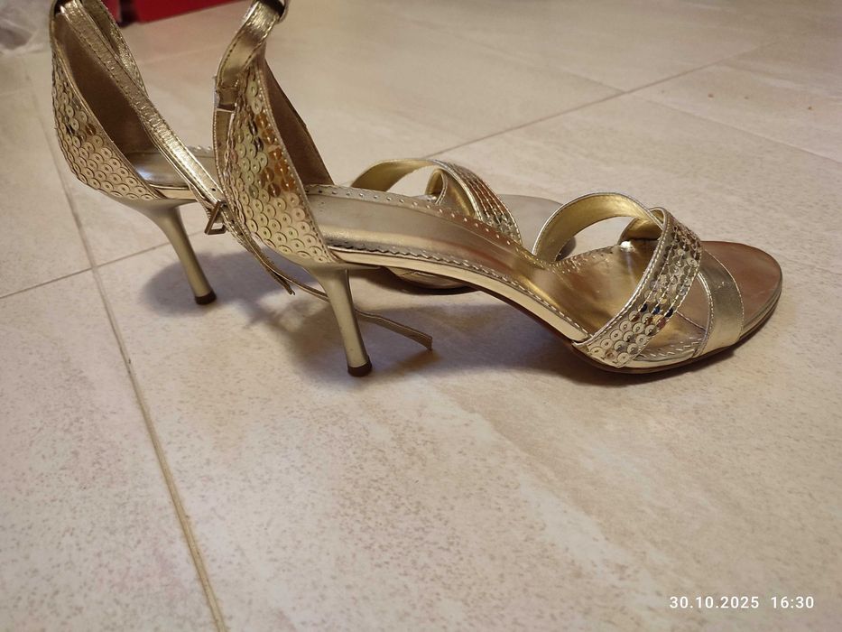 Złote szpilki sprzedam