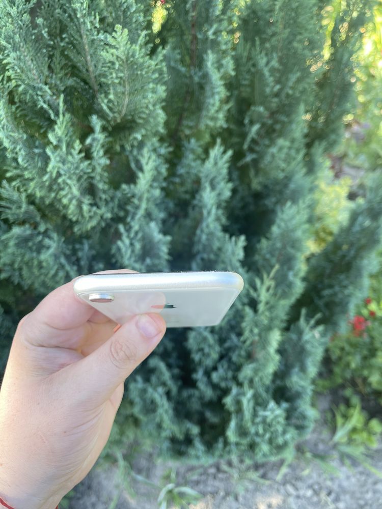 Оформили!! Iphone XR на 128 GB Neverlock в кольорі White