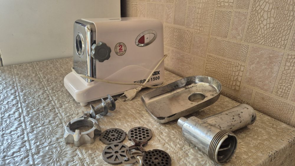 М'ясорубка електрична Turbo 1500
