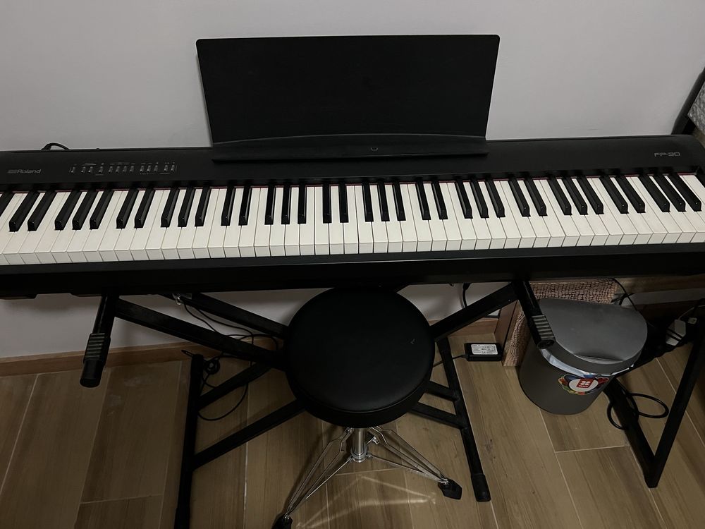 Piano roland fp-30