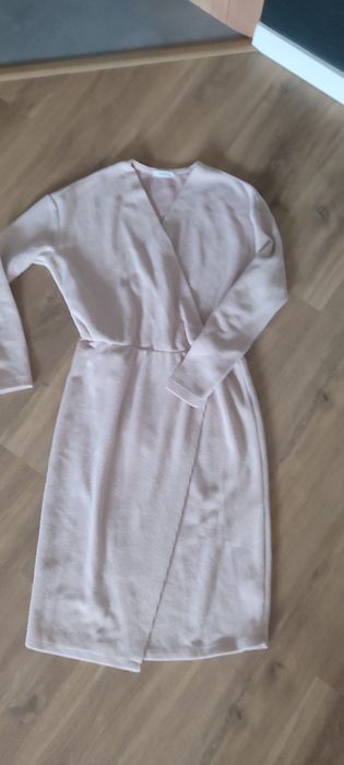 Beżowa prążkowana sukienka Reserved S