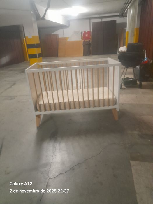 Berço com colchão+muda fraldas