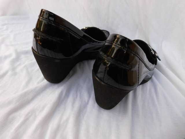 Geox Respira skórzane czółenka koturn 39