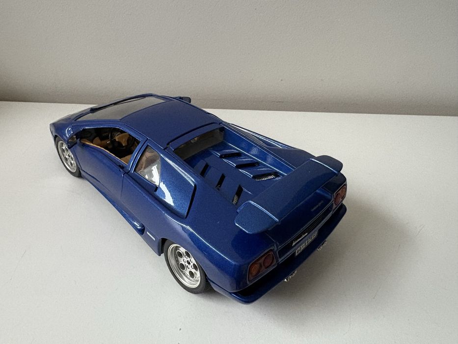 Model Lamborghini Diablo 1:18 BBurago Burago (maisto welly)