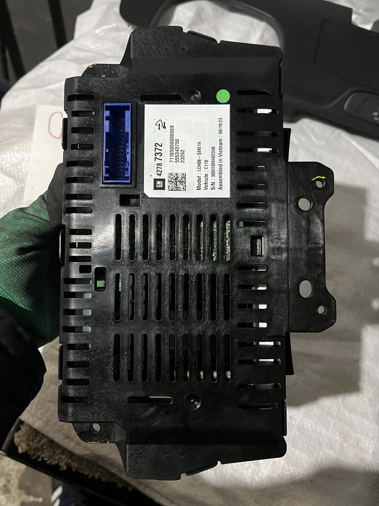 Bolt euv 22-23 щіток приладів 42787372