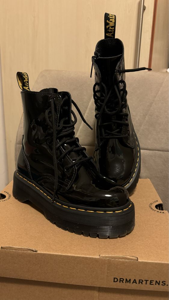 Dr. Martens jadon