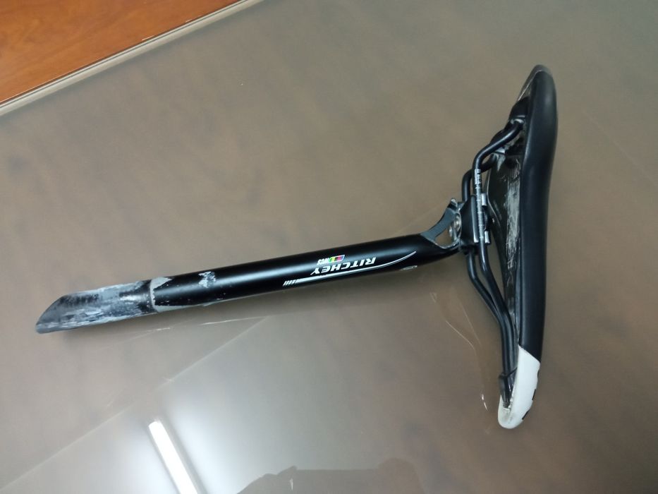 Selim Fizik + espigão Ritchey em carbono