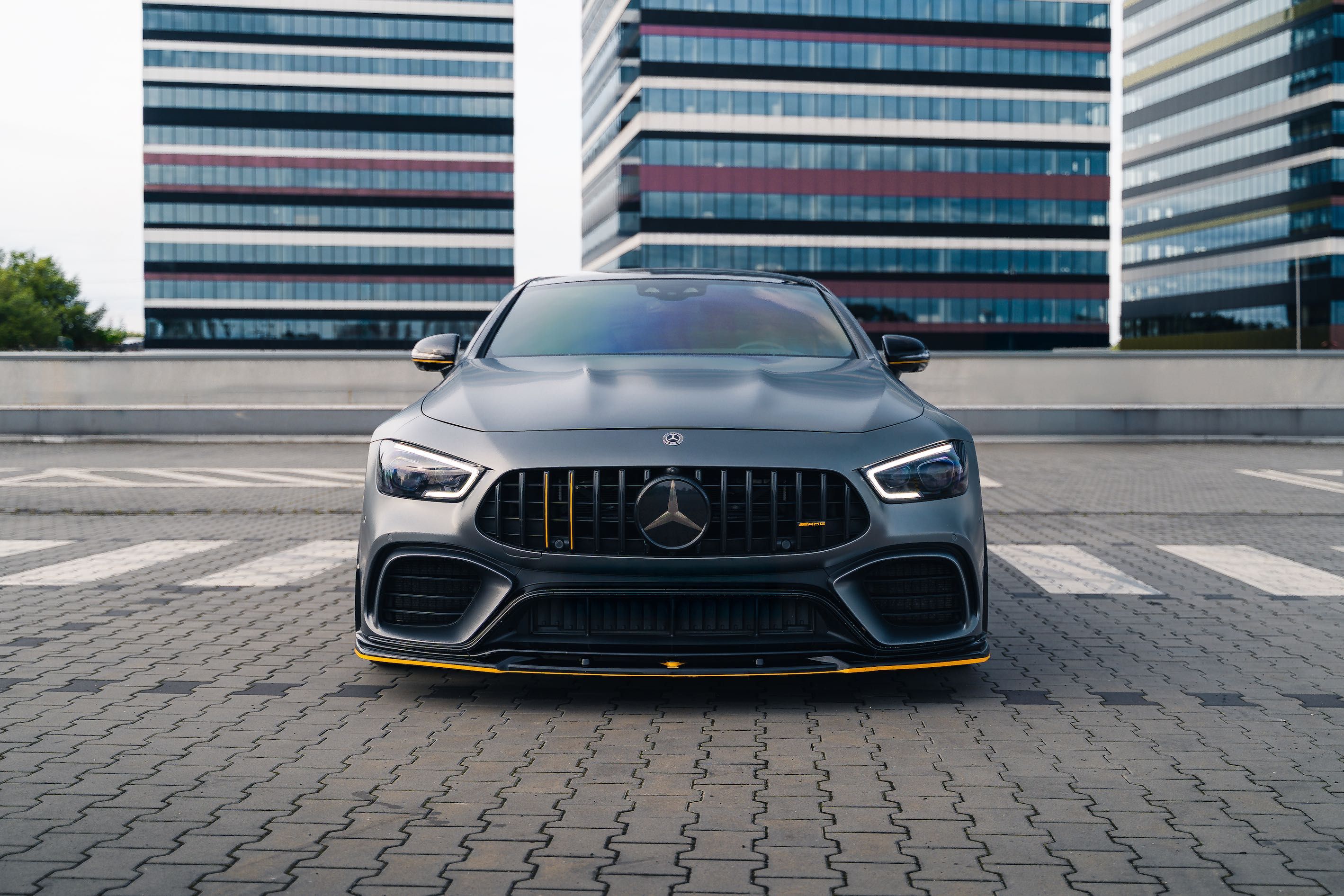 Wynajem Mercedes-AMG GT 63s V8 wypożyczalnia samochodów sportowych