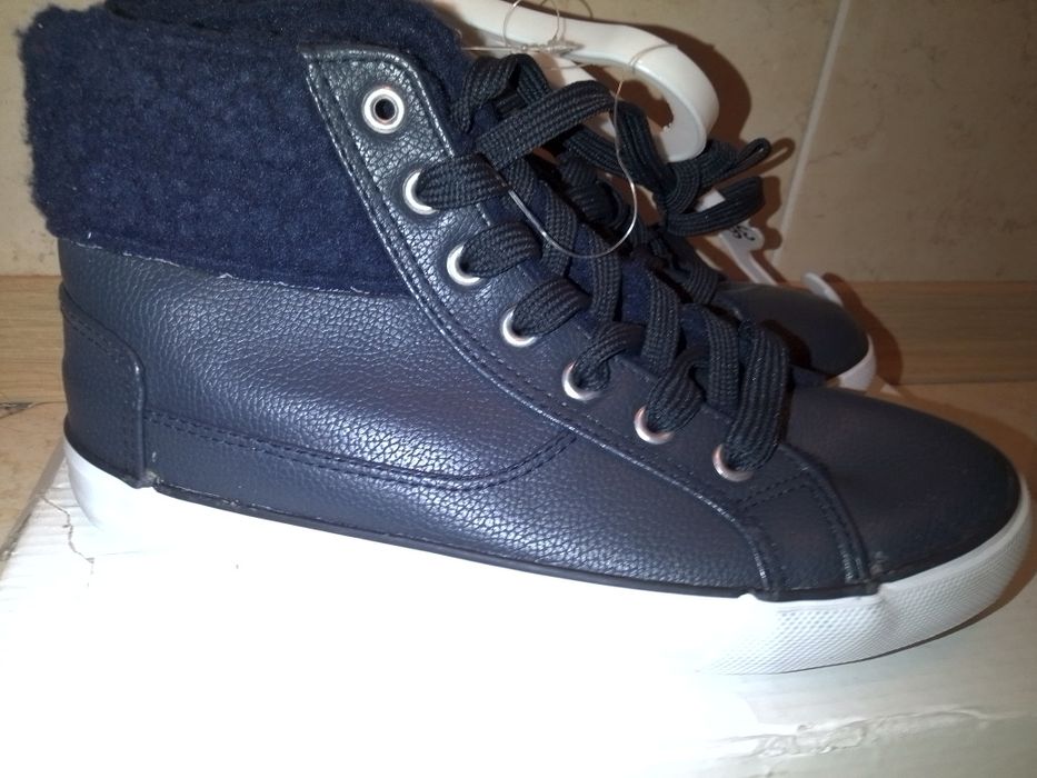 Ботинки 36 размер новые в коробке