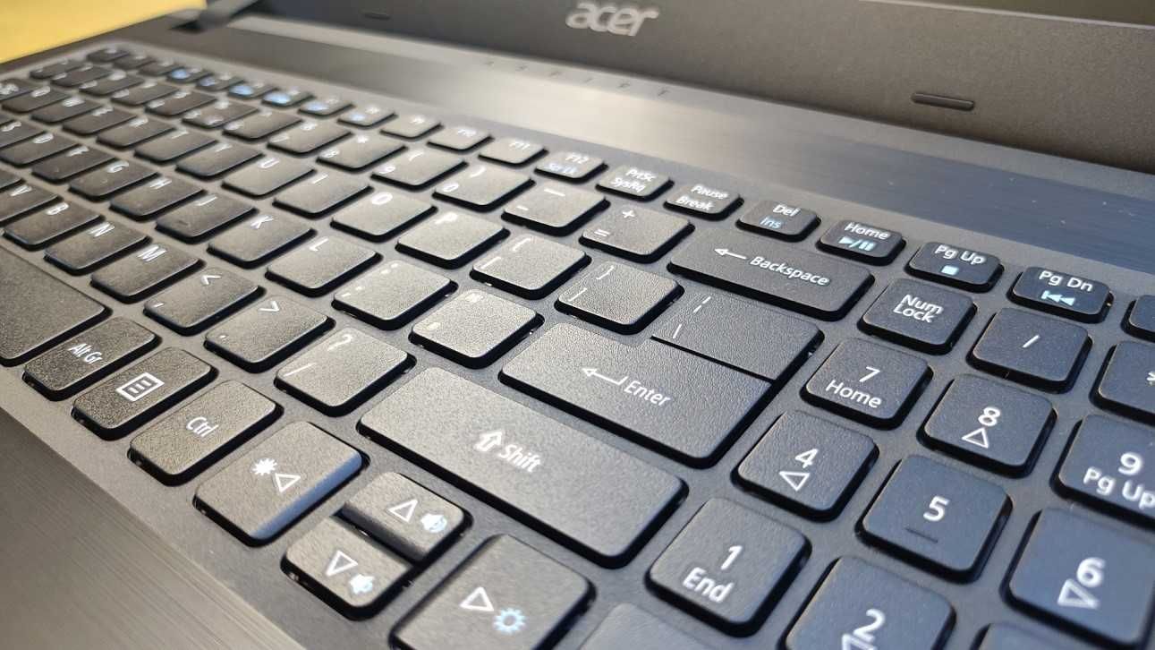 Prezent na komunię Laptop Acer Aspire 3 A315-51 serie 8GB szybki