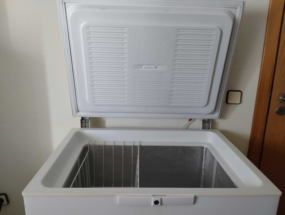 Arca Congeladora Whirlpool - 164 L - Branca