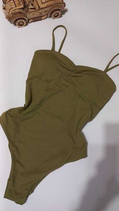 Суцільний зелений купальник розмір s