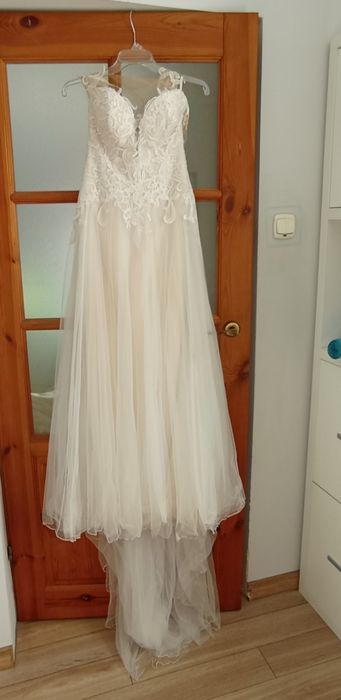 Suknia ślubna w kolorze szampana