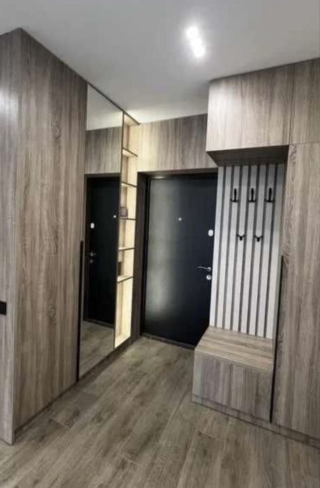 Продам 2к квартиру в ЖК Варшавський 2. Низький поверх