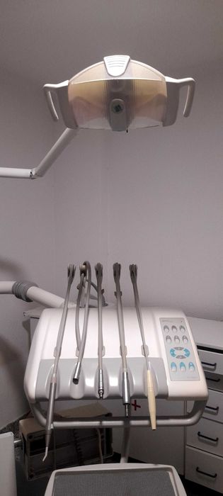 Clínica Dentária, (Recheio) Cadeira e equipamentos de Med. Dentária