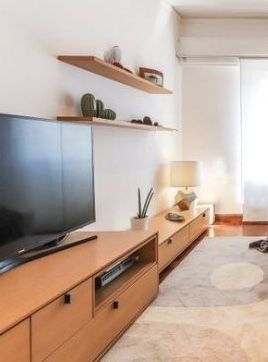 1 Móvel de Tv/Sala em madeira de Carvalho