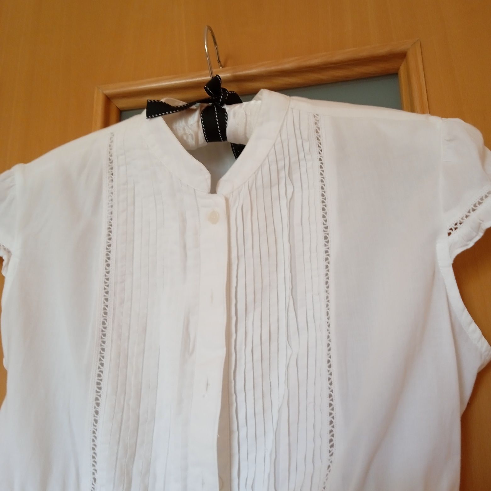 Biała bluzka z motylkowym rękawem i wiązaniem z tyłu, rozmiar S