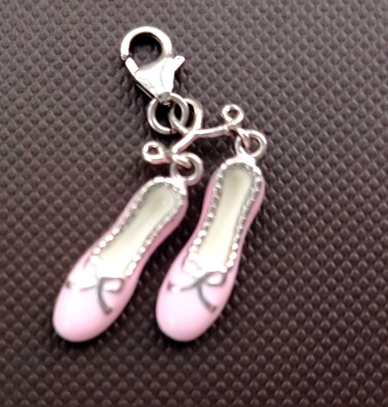 Charms srebrna zawieszka do bransoletki Kruk baletki buty