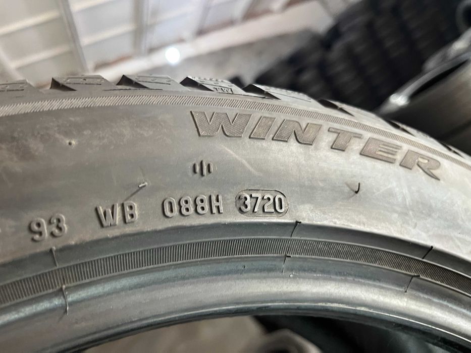 GS982 Зимові шини 235/45r18 Pirelli Sottozero 3 комплект резини р18