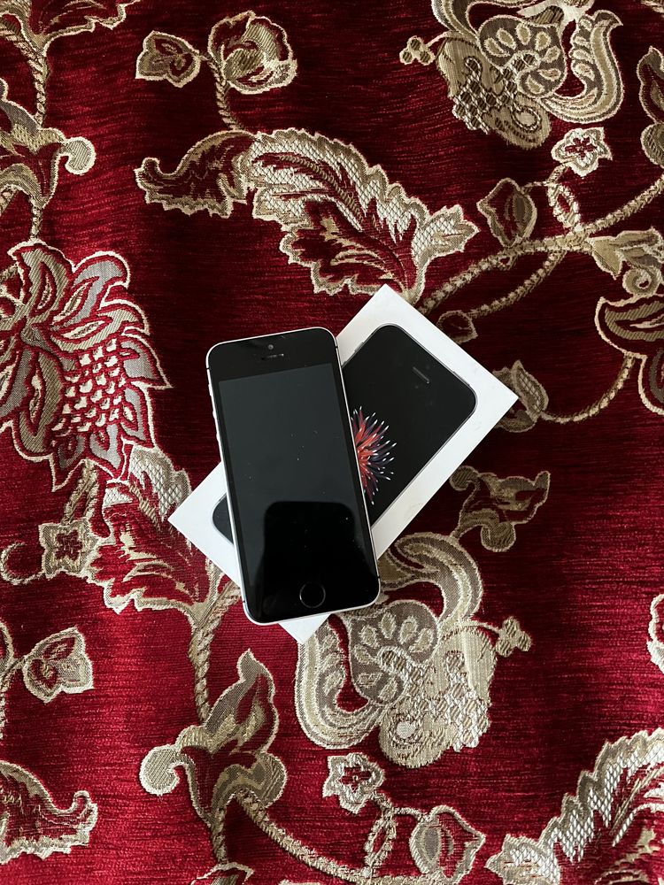 Iphone se на запчастини